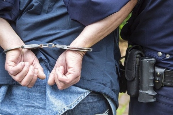 В Бресте «спортики» угрожали девушке сжечь квартиру В Бресте «спортики» угрожали девушке сжечь квартиру