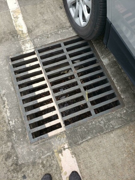 За момент до трагедии: на фото показали случаи невероятного везения За момент до трагедии: на фото показали случаи невероятного везения