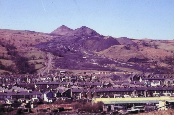 Эта трагедия унесла жизни 116 школьников. Никто так и не был наказан Эта трагедия унесла жизни 116 школьников. Никто так и не был наказан