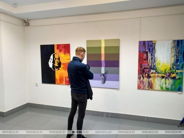 Юбилейную выставку молодых художников «Усе разам» презентовали в Бресте Юбилейную выставку молодых художников «Усе разам» презентовали в Бресте