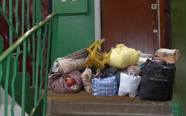 Бывшие «родственники», дебоширы, неплательщики с детьми — кого и как выселяют из жилья?