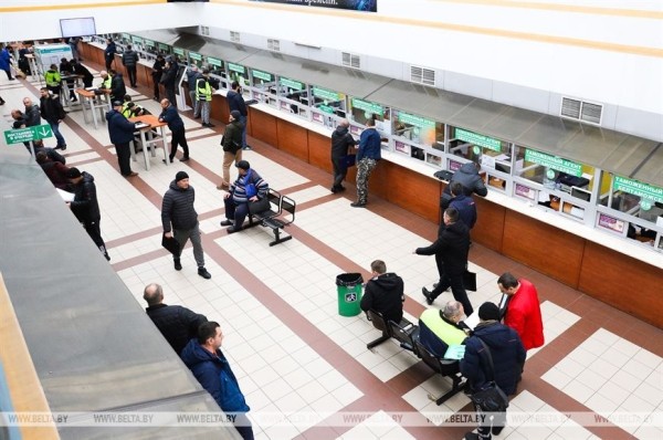 Почти два десятка большегрузов вернулись в «Козловичи» после введенных Польшей ограничений