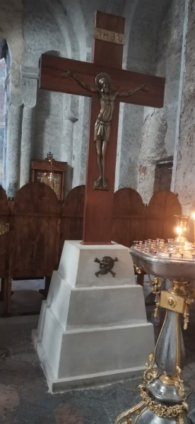 «Вдоль дороги — венки и памятники». Белорус в одиночку отправился в горы Грузии, где даже страховка не действует