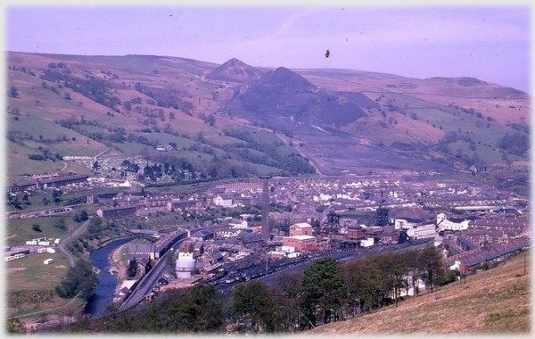 Эта трагедия унесла жизни 116 школьников. Никто так и не был наказан Эта трагедия унесла жизни 116 школьников. Никто так и не был наказан