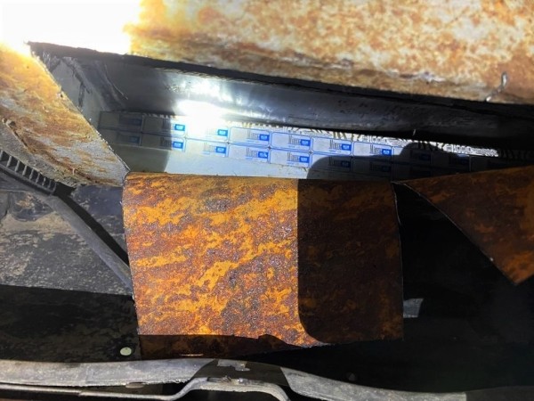 Эта Mazda стала «сейфом» для сигарет. Белорус смог проехать на ней в Литву, а потом попался на мелочи