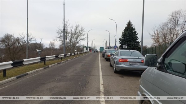 Проходить границу все тяжелее. Что сейчас происходит в ПП «Брест» Проходить границу все тяжелее. Что сейчас происходит в ПП «Брест»