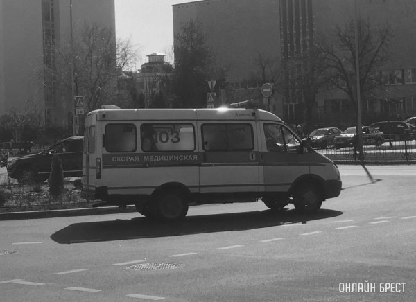 В Березовском районе два человека выпали с балкона, один отравился щелочью