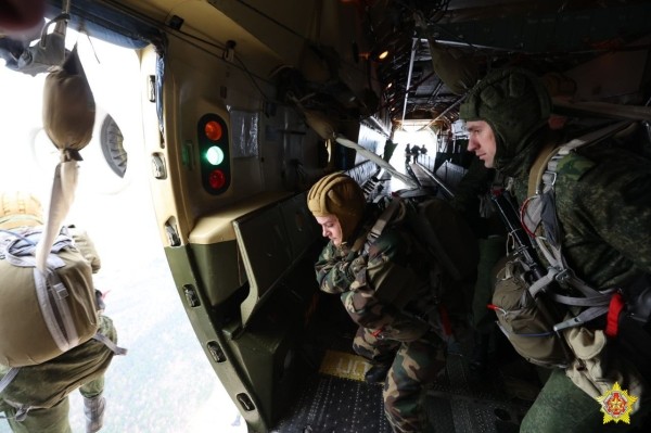 Над Брестом сегодня гудел самолет - смотрите, что было