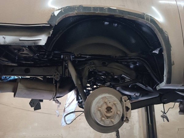 «Все гофры с проводкой посечены песком!». Белорусу так отпескоструили Cadillac, что у машины отказала электроника и кузов начал ржаветь