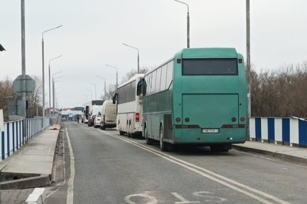 Улететь и не «влететь». Если у вас пересадка в Варшаве, резервируйте на дорогу минимум сутки