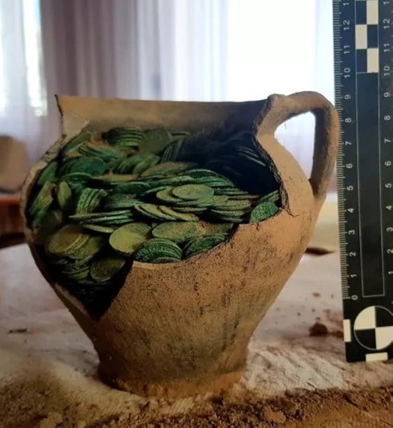 В Польше на ферме нашли клад из тысячи медных монет &mdash; им 400 лет