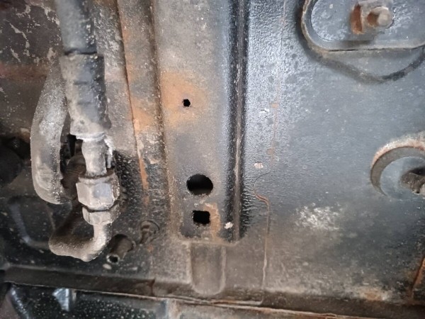 «Все гофры с проводкой посечены песком!». Белорусу так отпескоструили Cadillac, что у машины отказала электроника и кузов начал ржаветь