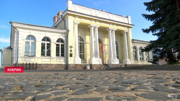 В Кобрине прокладывают турмаршруты с помощью нейросети. Посмотрите, как работает искусственный интеллект В Кобрине прокладывают турмаршруты с помощью нейросети. Посмотрите, как работает искусственный интеллект