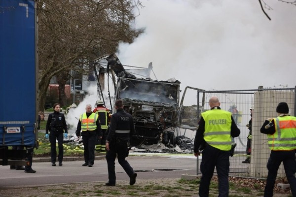 В Германии загорелся и взорвался грузовик с водителем из Беларуси. Его экстренно увезли на вертолете