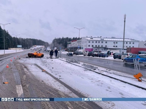 Каршеринговый Ford Mustang разбили в Минске Каршеринговый Ford Mustang разбили в Минске