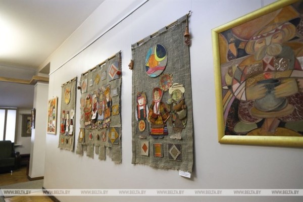 Выставка «Песні зямлі маёй» открылась в Бресте
