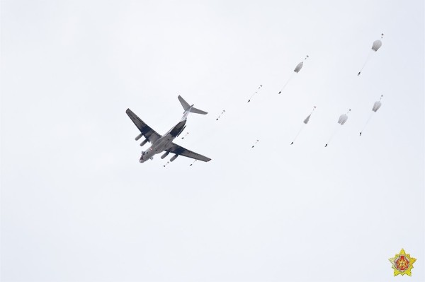 Над Брестом сегодня гудел самолет - смотрите, что было