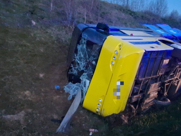 Автобус с пассажирами съехал в кювет на трассе М7