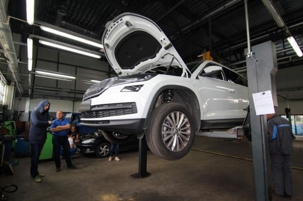 «Отдал полпенсии за первое ТО!». Пенсионер возмущен стоимостью обслуживания у дилера Renault