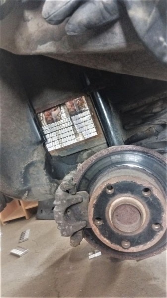 Литовец наделал тайники и пытался вывезти из Беларуси сотни пачек сигарет Литовец наделал тайники и пытался вывезти из Беларуси сотни пачек сигарет