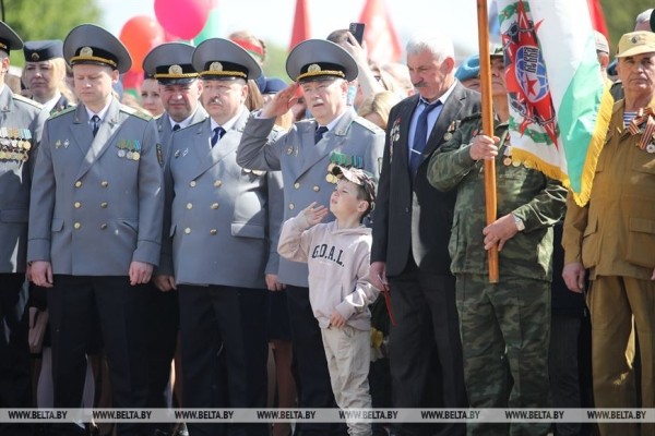 Более 50 тыс. человек стали участниками торжеств 9 Мая в Брестской крепости Более 50 тыс. человек стали участниками торжеств 9 Мая в Брестской крепости