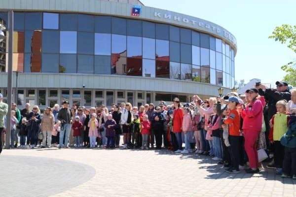 Праздничное дефиле на Советской в Бресте. Смотрите фото и видео