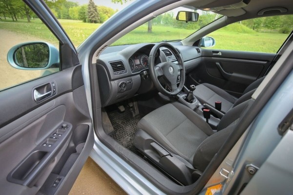 «Брал новым у дилера в 2009 году». Белорус показал VW Jetta 1.9 TDI, который до сих пор обслуживает у «официалов» «Брал новым у дилера в 2009 году». Белорус показал VW Jetta 1.9 TDI, который до сих пор обслуживает у «официалов»