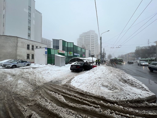Водителя BMW, сбившего трех человек на тротуаре, осудили. Приговор Водителя BMW, сбившего трех человек на тротуаре, осудили. Приговор