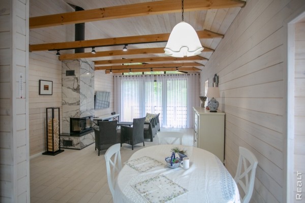 570 долларов за квадрат. Как выглядит и как устроен дом, построенный всего за 4 месяца 570 долларов за квадрат. Как выглядит и как устроен дом, построенный всего за 4 месяца