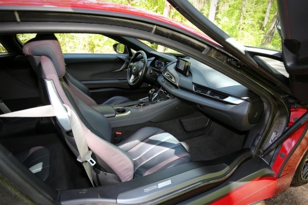 22-летний парень из Жодино купил BMW i8 за $100 тысяч — доволен? 22-летний парень из Жодино купил BMW i8 за $100 тысяч — доволен?