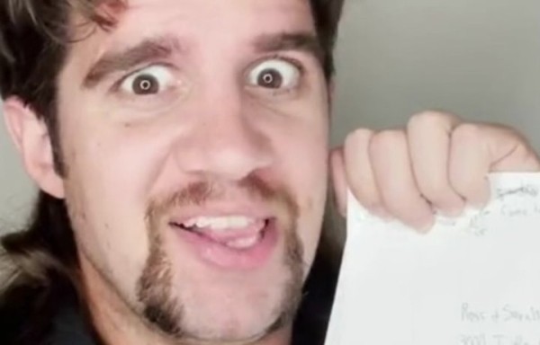 Парень позвал на свадьбу 300 незнакомых миллионеров. Многие прислали подарки