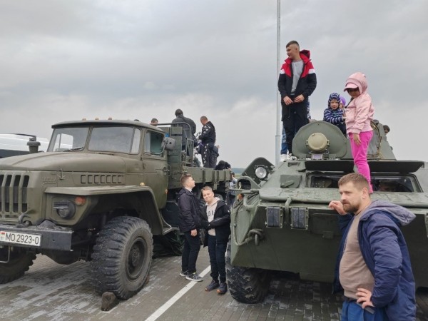 Торжественное открытие аэродрома под Брестом Торжественное открытие аэродрома под Брестом
