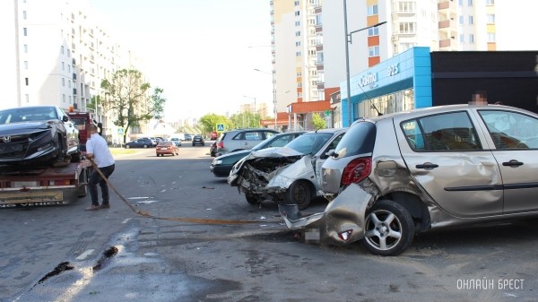 Вот как все было! Видео жесткого ДТП на Гоголя в Бресте