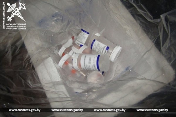 Незаконный ввоз медпрепаратов и оборудования из Франции пресекли брестские таможенники
