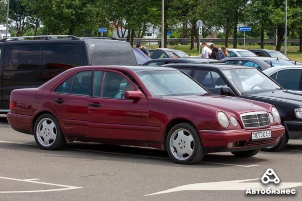 «Нет года выпуска, есть состояние». В Беларуси владельцы старых Mercedes собрались на большую встречу «Нет года выпуска, есть состояние». В Беларуси владельцы старых Mercedes собрались на большую встречу