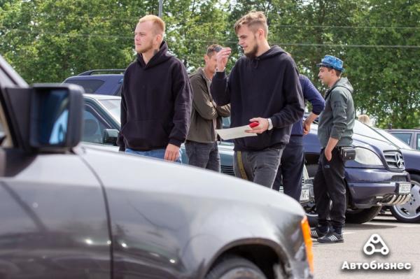 «Нет года выпуска, есть состояние». В Беларуси владельцы старых Mercedes собрались на большую встречу «Нет года выпуска, есть состояние». В Беларуси владельцы старых Mercedes собрались на большую встречу