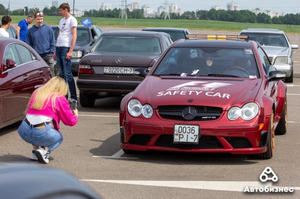 «Нет года выпуска, есть состояние». В Беларуси владельцы старых Mercedes собрались на большую встречу «Нет года выпуска, есть состояние». В Беларуси владельцы старых Mercedes собрались на большую встречу