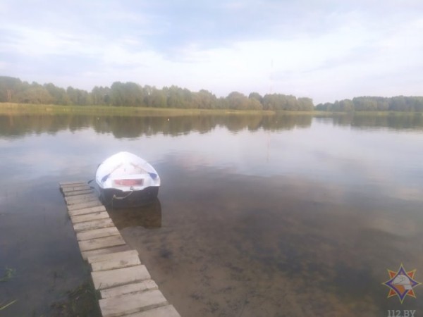 Мальчик нырнул и увидел под водой тело утонувшей девочки Мальчик нырнул и увидел под водой тело утонувшей девочки