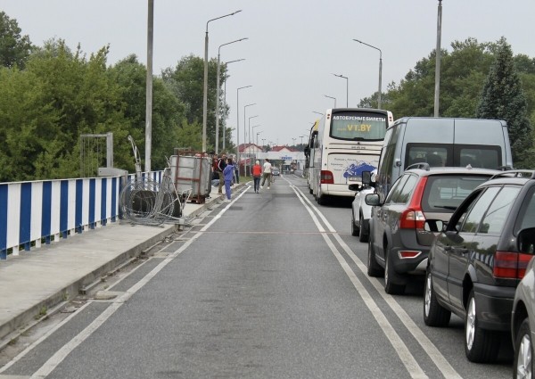 Как сегодня белорусы проходят границу на легковых авто