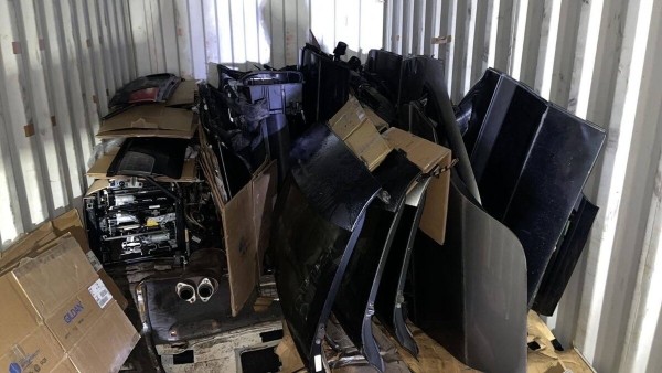 Тачка из США. Белорус купил сразу два битых Ford Taurus, чтоб сделать один. Узнали, сколько заплатил