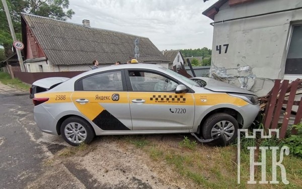 Водитель из Бреста врезался в дом в Каменце Водитель из Бреста врезался в дом в Каменце