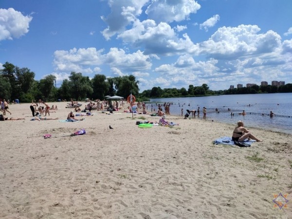 В Бресте на Центральном пляже спасли тонущего мужчину