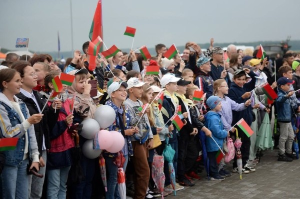 Торжественное открытие аэродрома под Брестом Торжественное открытие аэродрома под Брестом