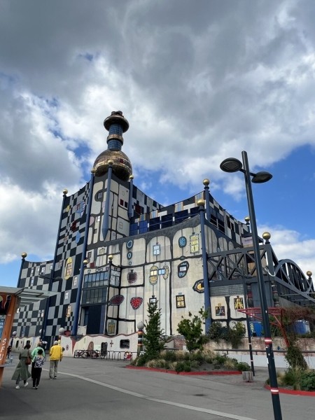 Белорусы потратили 3 000 евро в поездке по Европе на старенькой Mazda 3