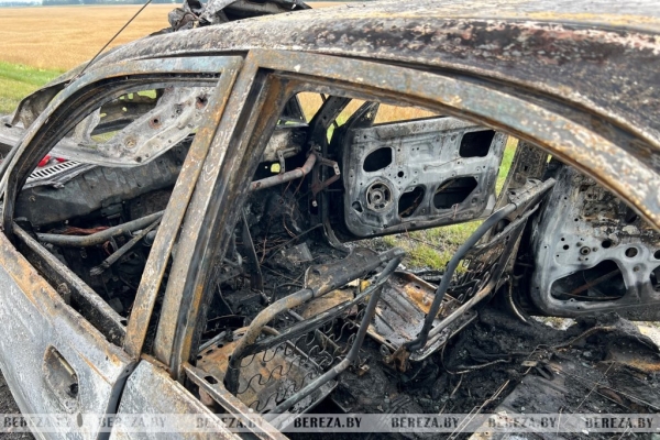 На трассе М1 в Березовском районе сгорел автомобиль На трассе М1 в Березовском районе сгорел автомобиль