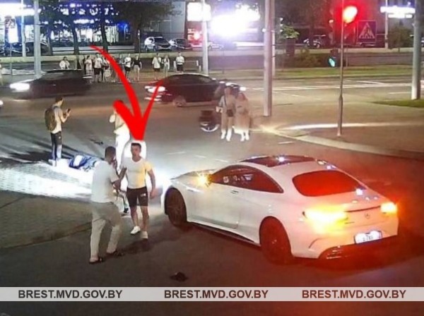 Помните происшествие в центре Бреста с участием Mercedes? Милиция ищет двух человек