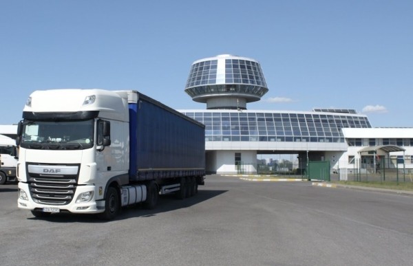 Польские перевозчики отказываются от перецепок в пользу перегруза на склады таможни Польские перевозчики отказываются от перецепок в пользу перегруза на склады таможни