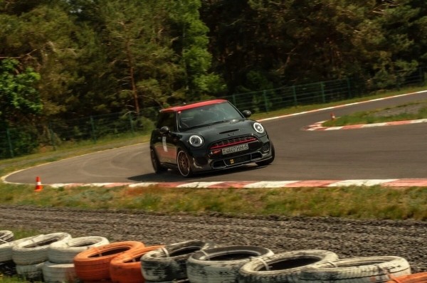 Быстрые машины на гоночной трассе. Брест примет третий этап чемпионата Республики Беларусь по time-attack