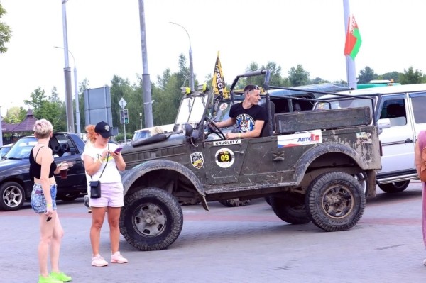 Парадом внедорожников и ретромобилей от Брестской крепости стартовал «БрестДжипФест 2023». Фоторепортаж Парадом внедорожников и ретромобилей от Брестской крепости стартовал «БрестДжипФест 2023». Фоторепортаж