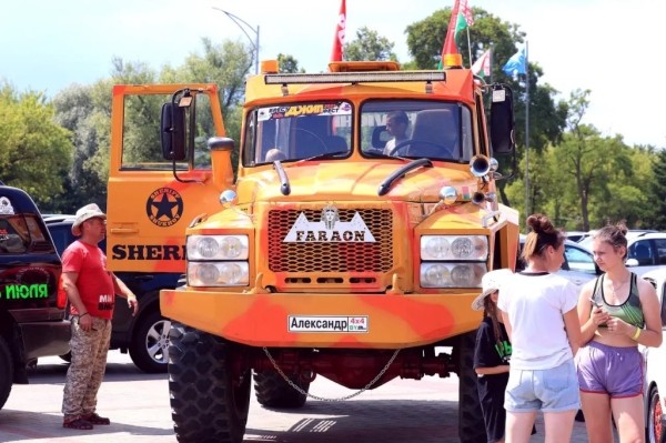 Парадом внедорожников и ретромобилей от Брестской крепости стартовал «БрестДжипФест 2023». Фоторепортаж Парадом внедорожников и ретромобилей от Брестской крепости стартовал «БрестДжипФест 2023». Фоторепортаж